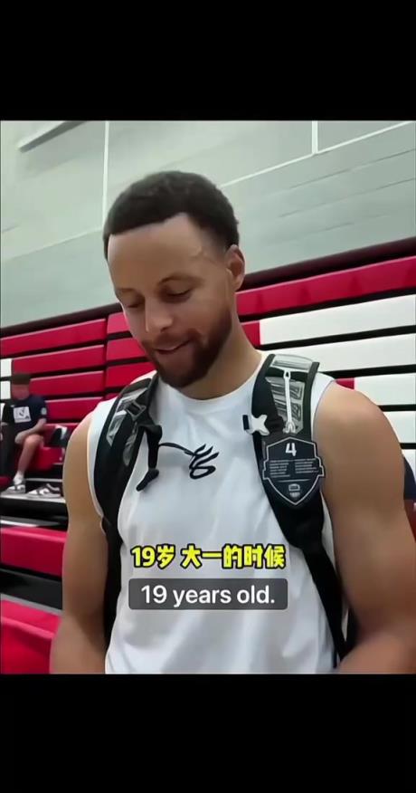 美國(guó)男籃問(wèn)答：第一次扣籃時(shí)幾歲？濃眉：詹姆斯兩歲扣籃！