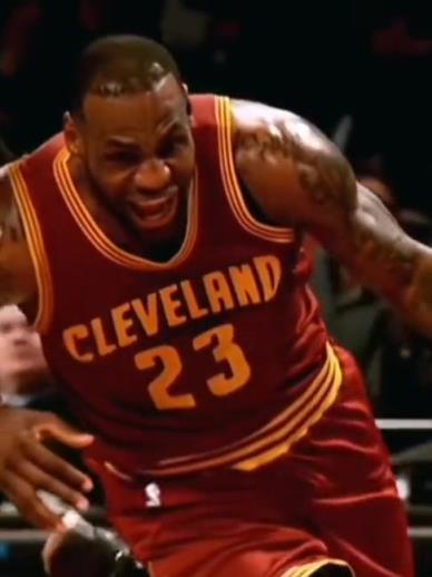 老詹這恐怖的大體格，完美詮釋什么叫“人型坦克”！