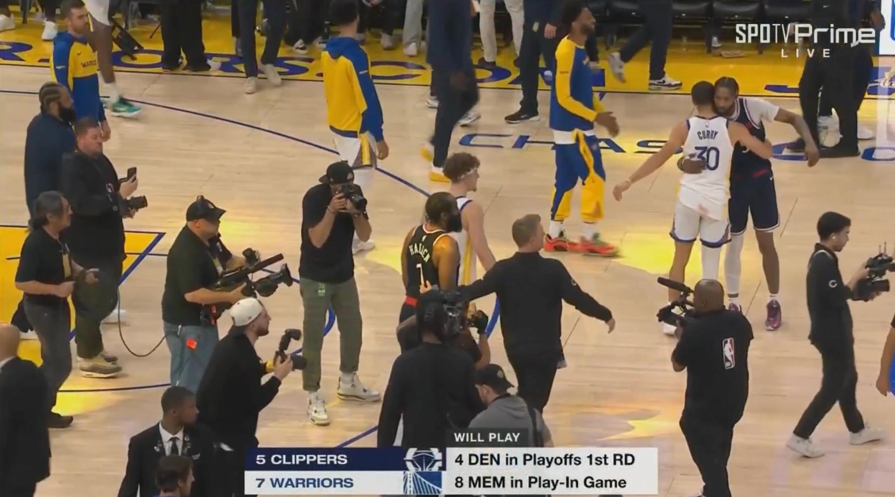 加時賽12分無解表現(xiàn)率隊獲勝！哈登賽后臉上笑容藏不住呀