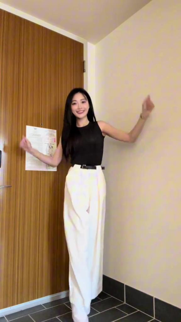 孟超曬自拍：常規(guī)賽正式收官啦，咱們季后賽見啦！