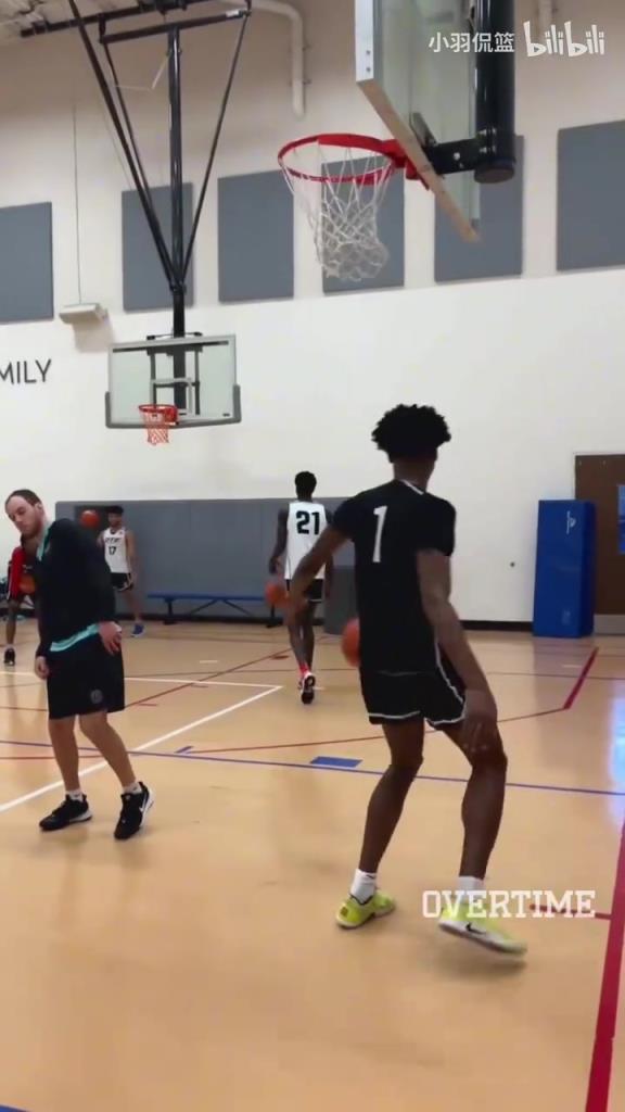 地表最強(qiáng)身體素質(zhì)？阿門扣籃簡直就像直升機(jī)起飛一樣！