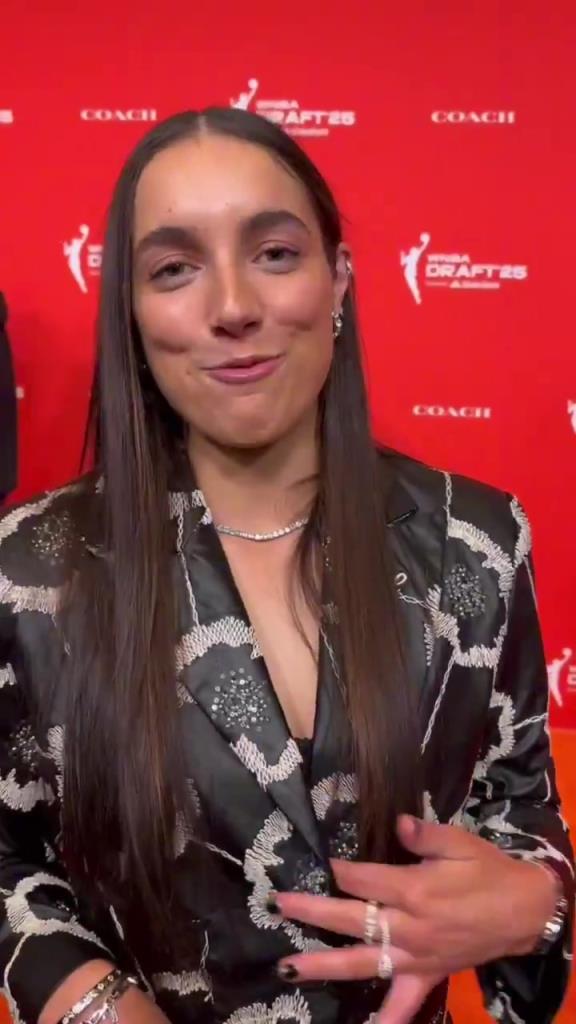 少爺真全能??！威少還幫WNBA新秀妹子們?cè)O(shè)計(jì)今晚的服裝