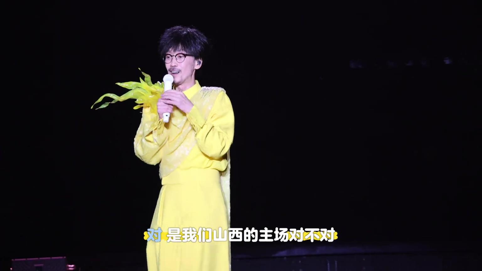 山西鬧他！周傳雄太原演唱會(huì)現(xiàn)場(chǎng)帶領(lǐng)歌迷為山西男籃加油助威